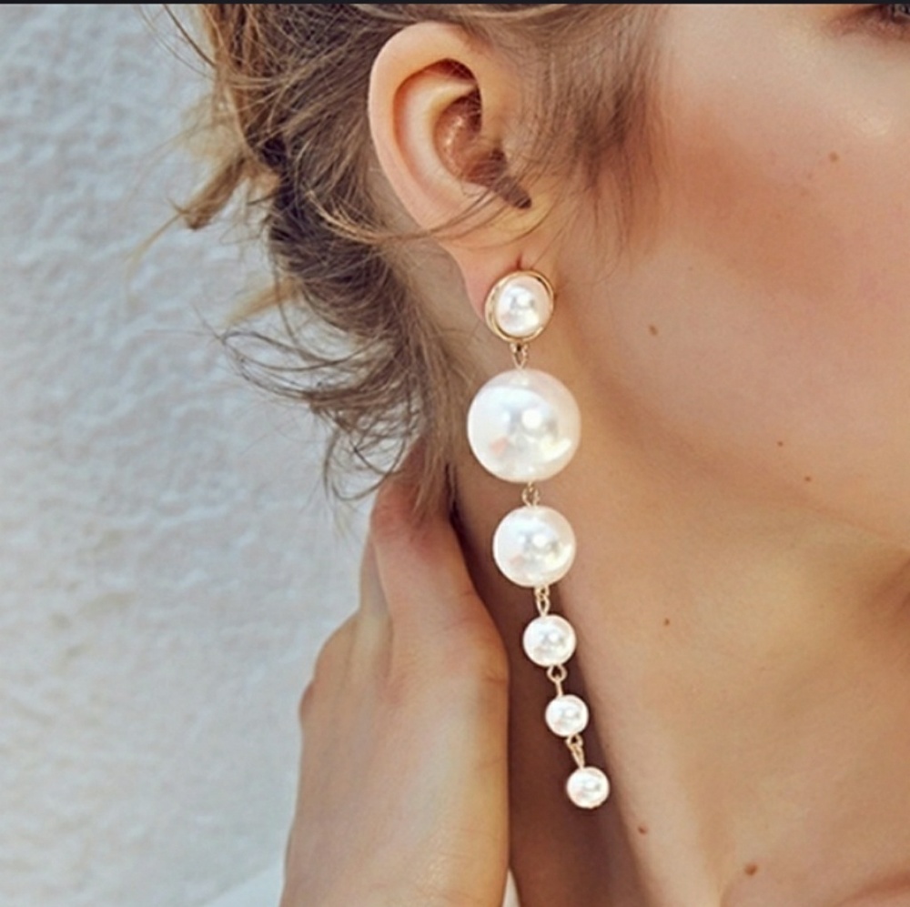 🎊Fashion Long Pearl Earrings
